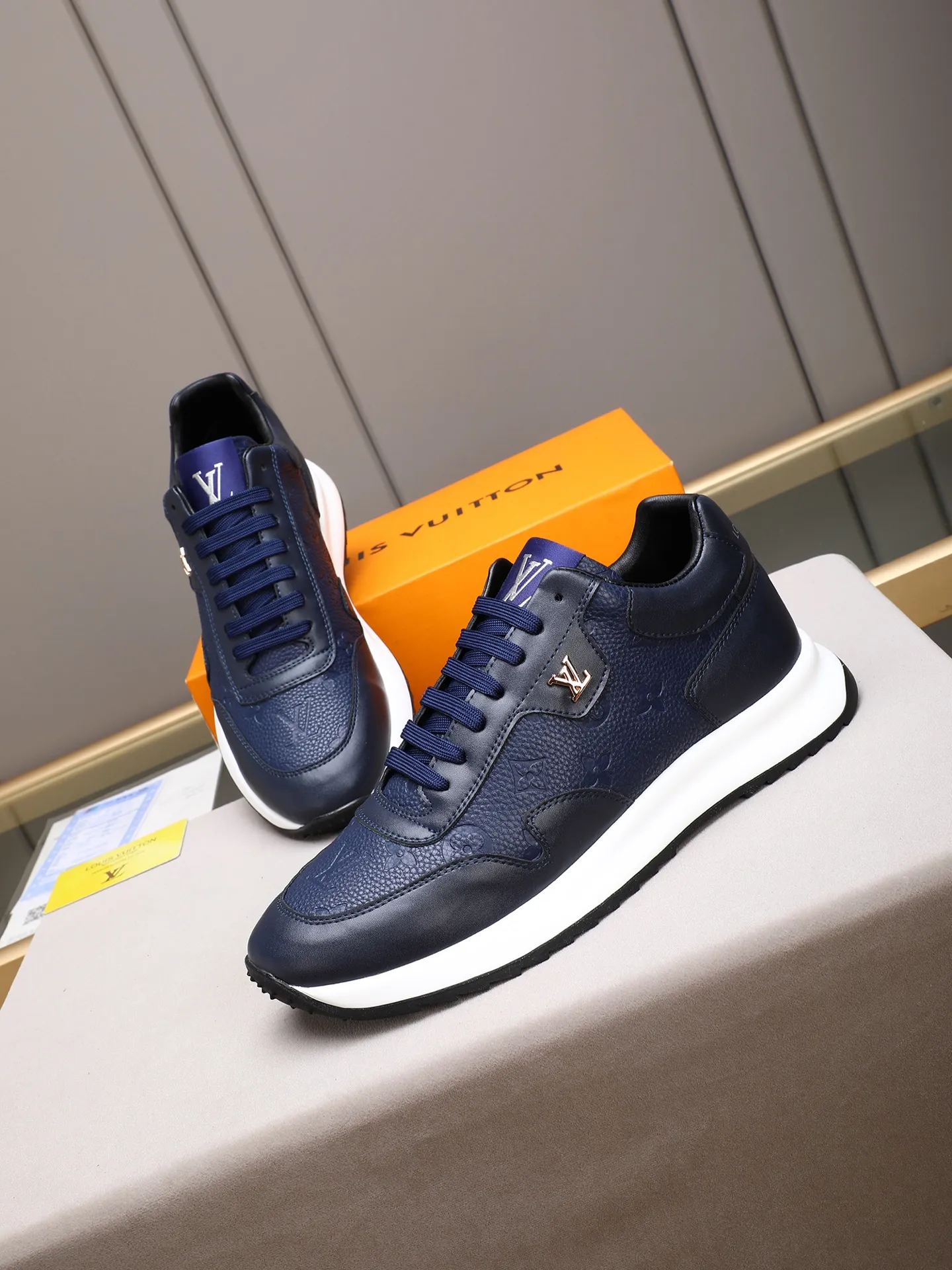 Men's shoes 💰460 [LV] Imported calfskin embossed, breathable first-layer sheep lining ✊✊Fashionable, crisp, stylish, more eye-catching and more classy. It will subvert the old idea and be a must-have for fashionistas who want to spend time with you! Must keep it for yourself! High and comfortable but low, high-end quality workmanship. 38-44 (45 customized)